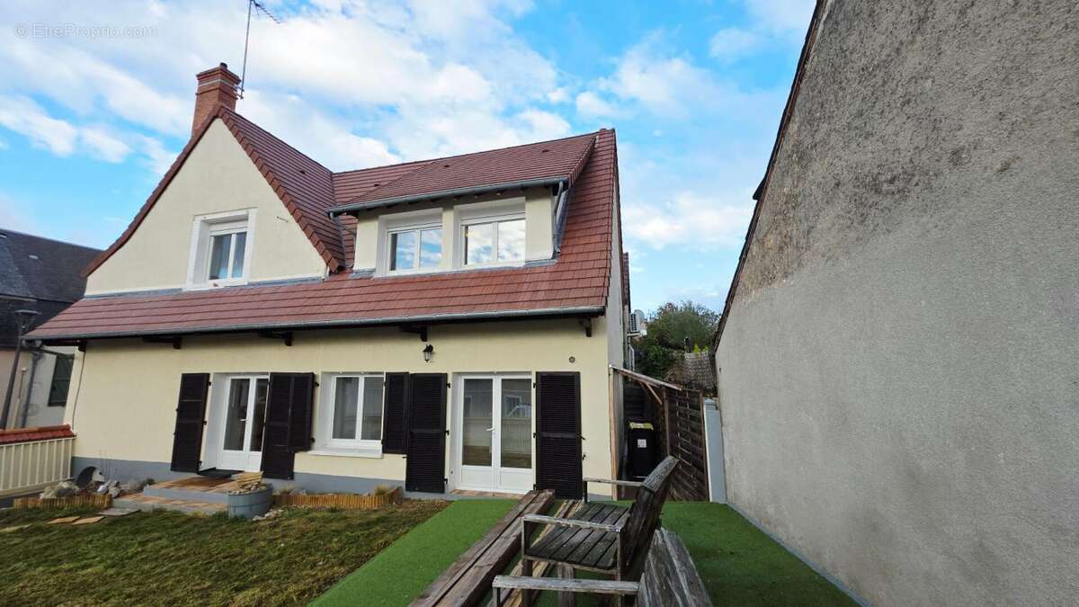 Maison à MEHUN-SUR-YEVRE