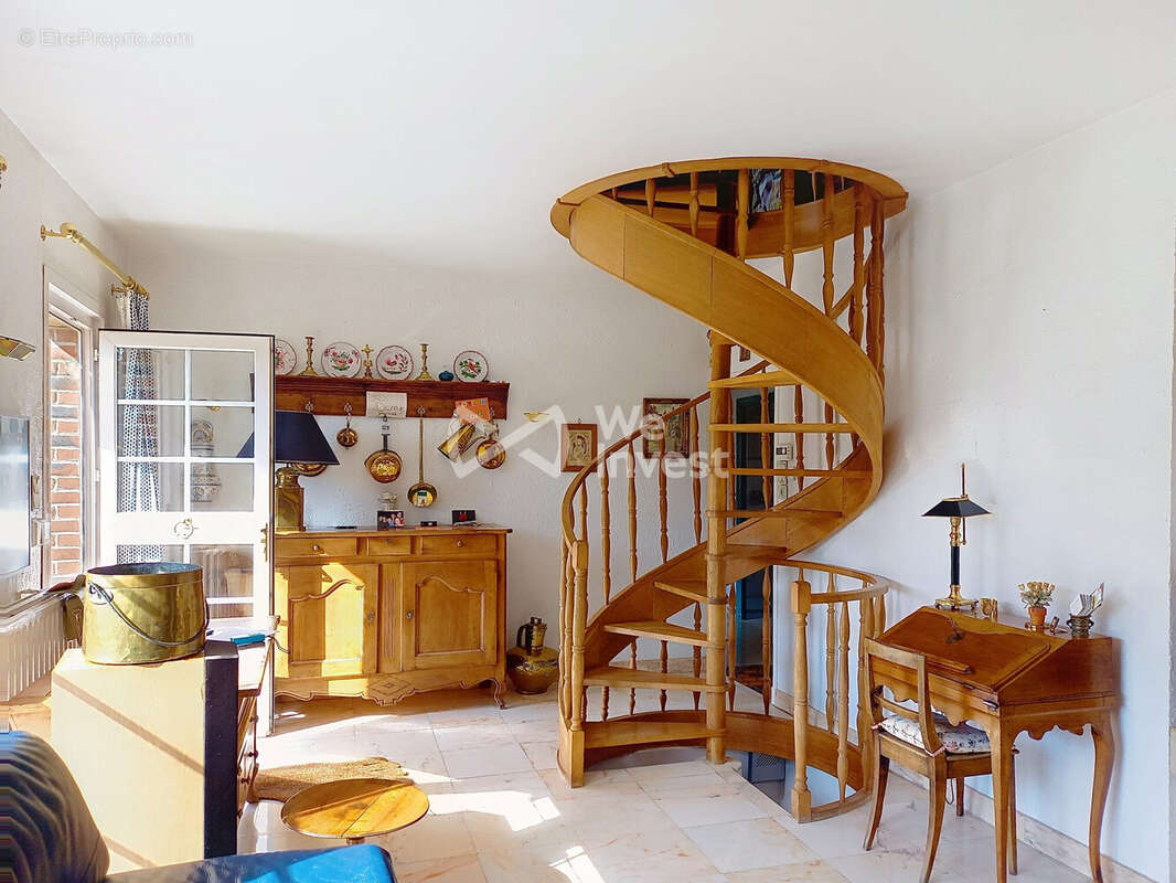 Maison à AVESNES-SUR-HELPE