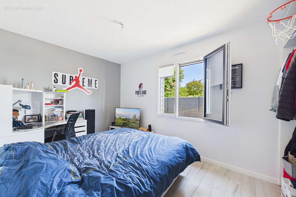 Maison de plain-pied de 2021 - 3ch et 1 bureau + studio - piscine - photo 11