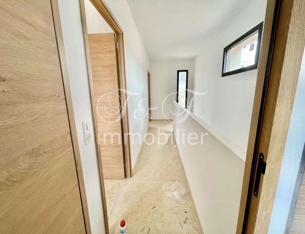 Maison à SAINT-SATURNIN-LES-APT