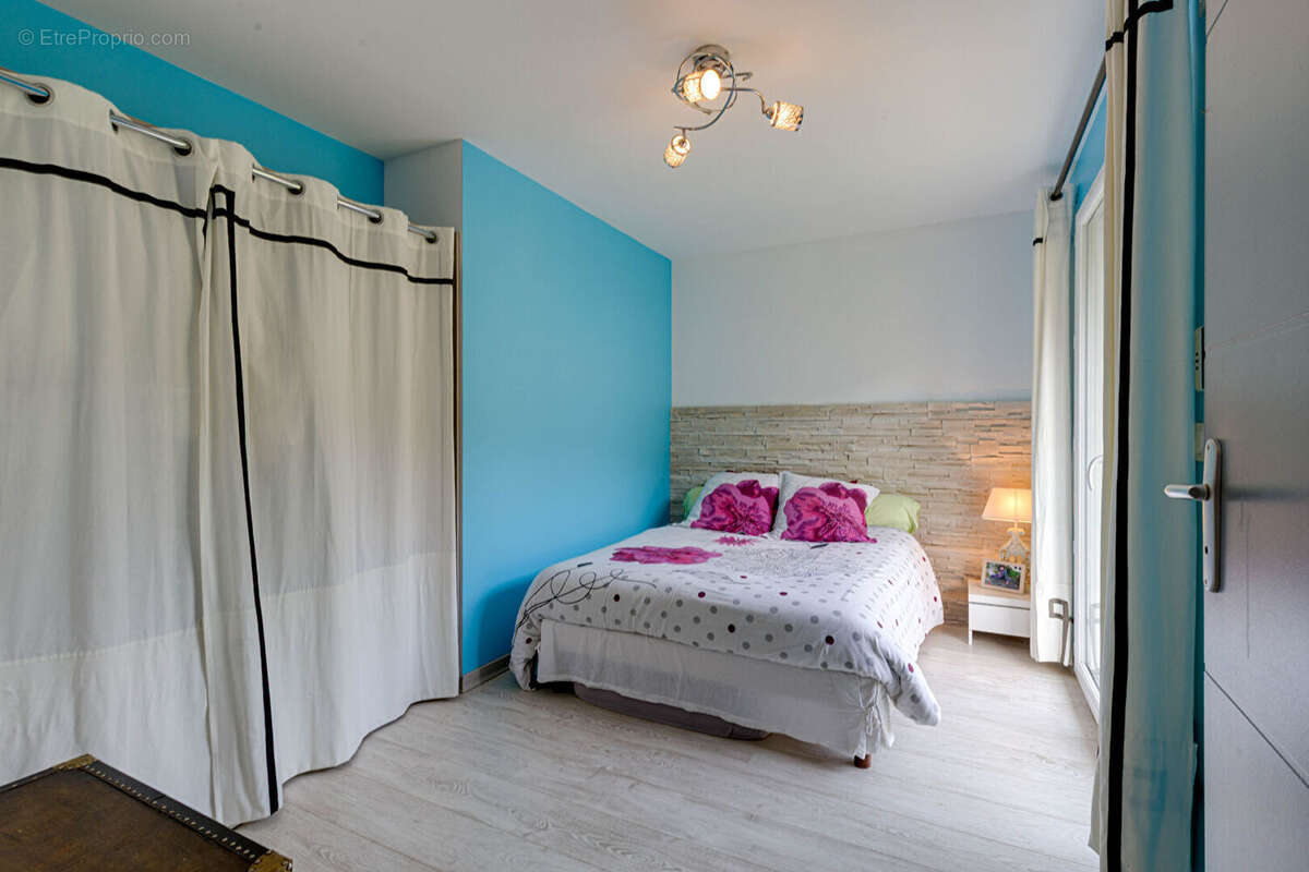 Maison à SAINT-CERGUES