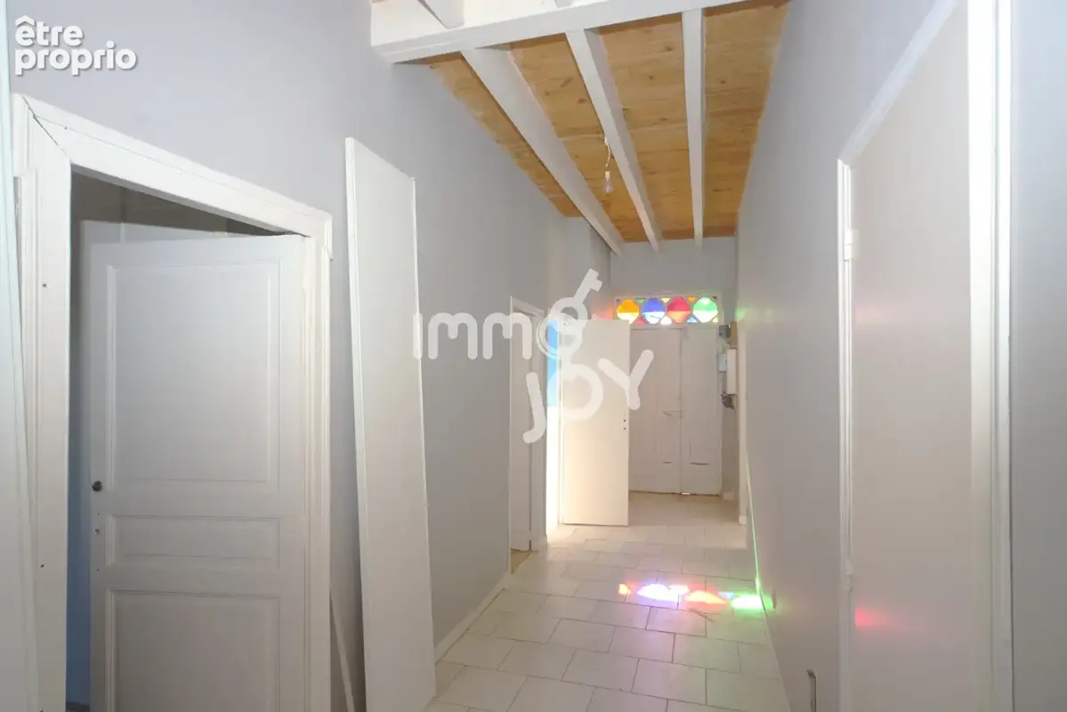 Maison 19e, 133 m2, T5, sur 2 niveaux, cave semi-enterrée 50 m2, garage 42 m2, dépendances, terrain divisible. - photo 4