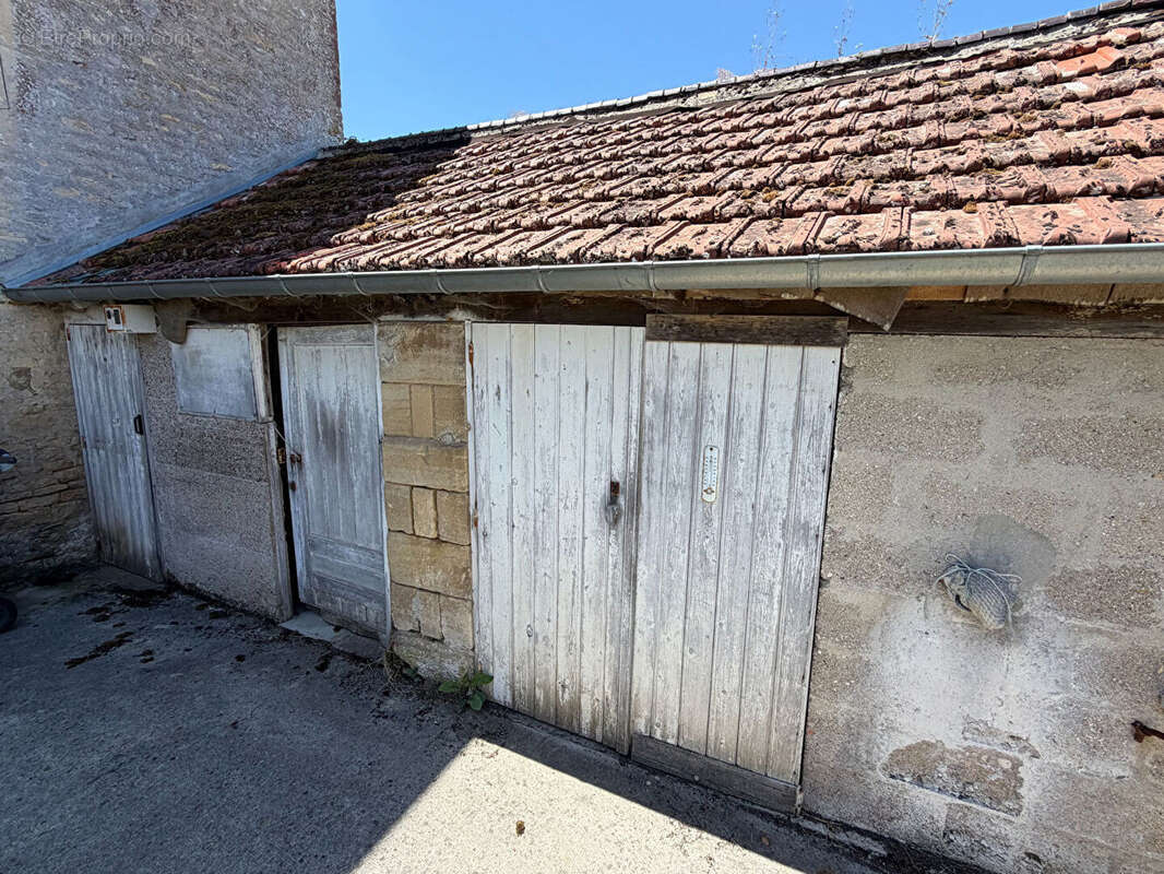 Maison en pierre à rénover - photo 13