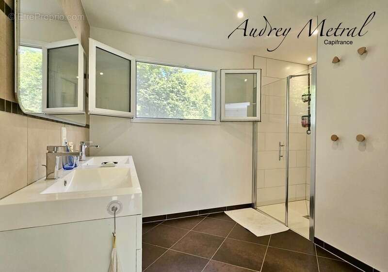 Villa à vendre à Serrières-en-Chautagne avec piscine, à 50 min de Genève et d'Annecy, 35 min d'Aix-Les-Bains et 15 min du Lac du - photo 12