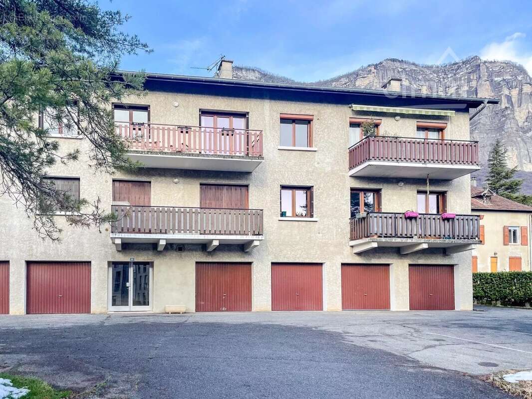 Appartement T4 de 98m² - Balcon et loggia - cave - vue - photo 5