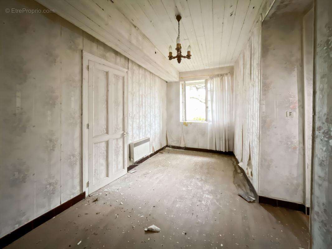 Maison à SAINT-GERMAIN-DU-SALEMBRE