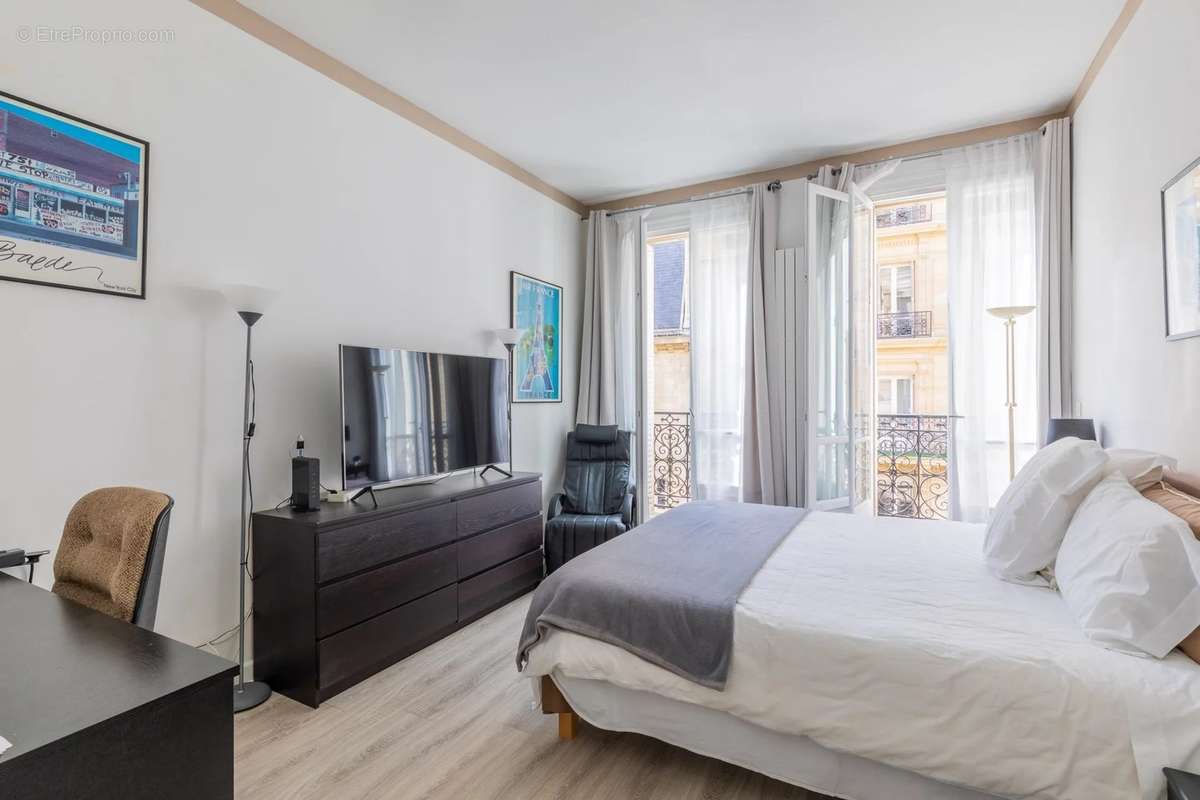 Appartement à PARIS-17E