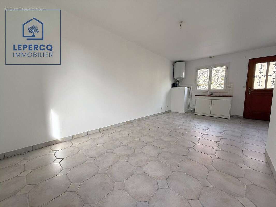 Appartement à PEROY-LES-GOMBRIES