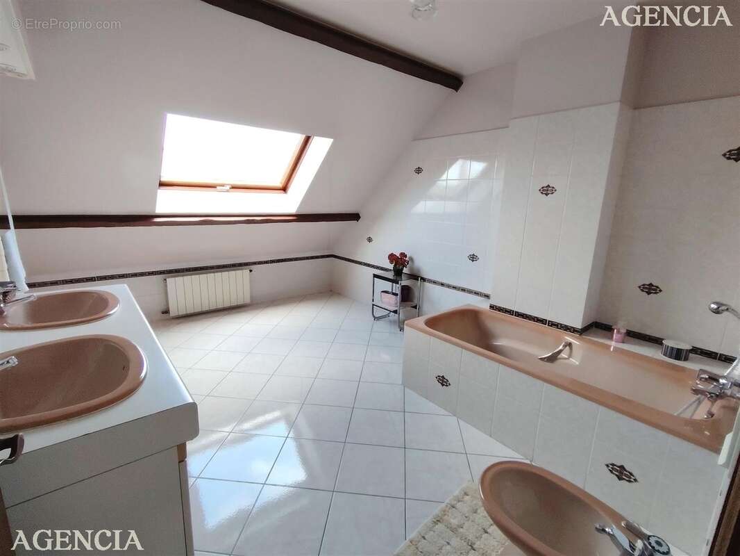 Maison à LA QUEUE-EN-BRIE