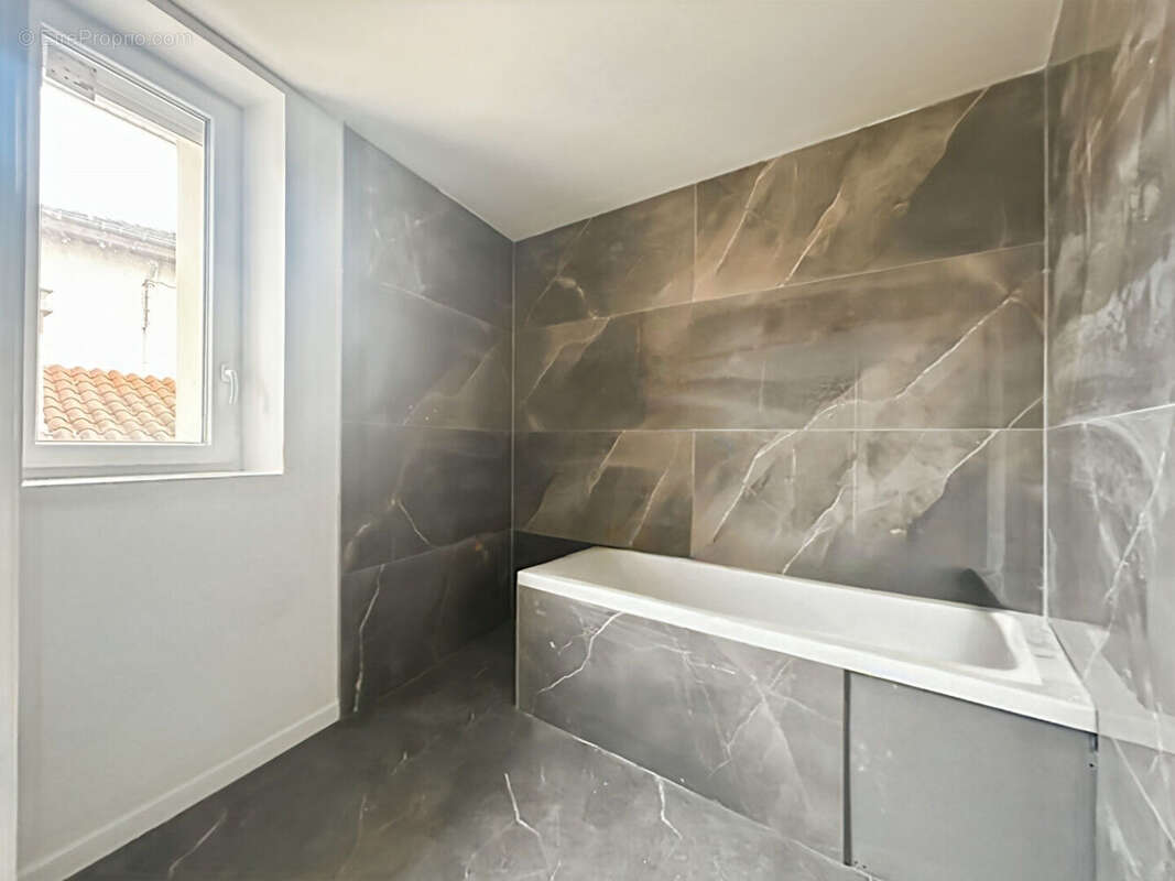 Maison à VAULX-MILIEU