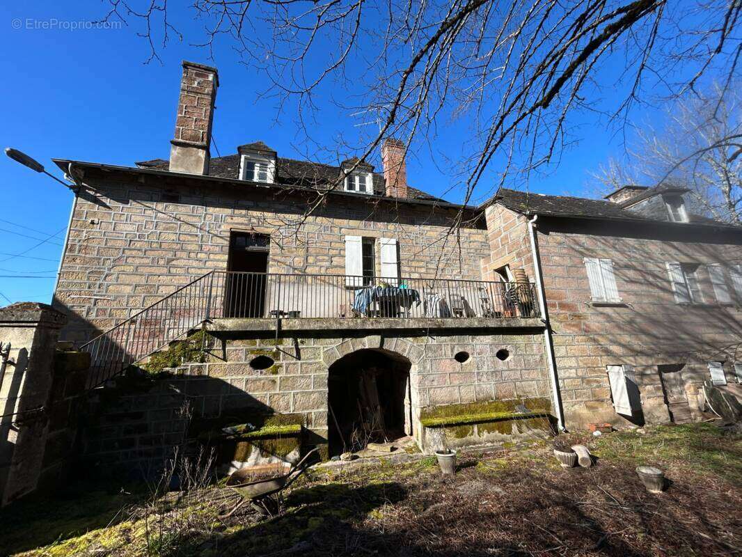 Maison ancienne avec son petit jardin - photo 2
