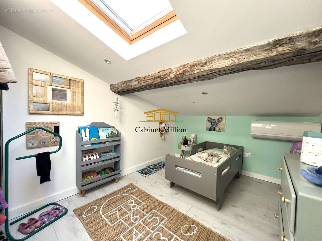 Maison à VIC-LA-GARDIOLE