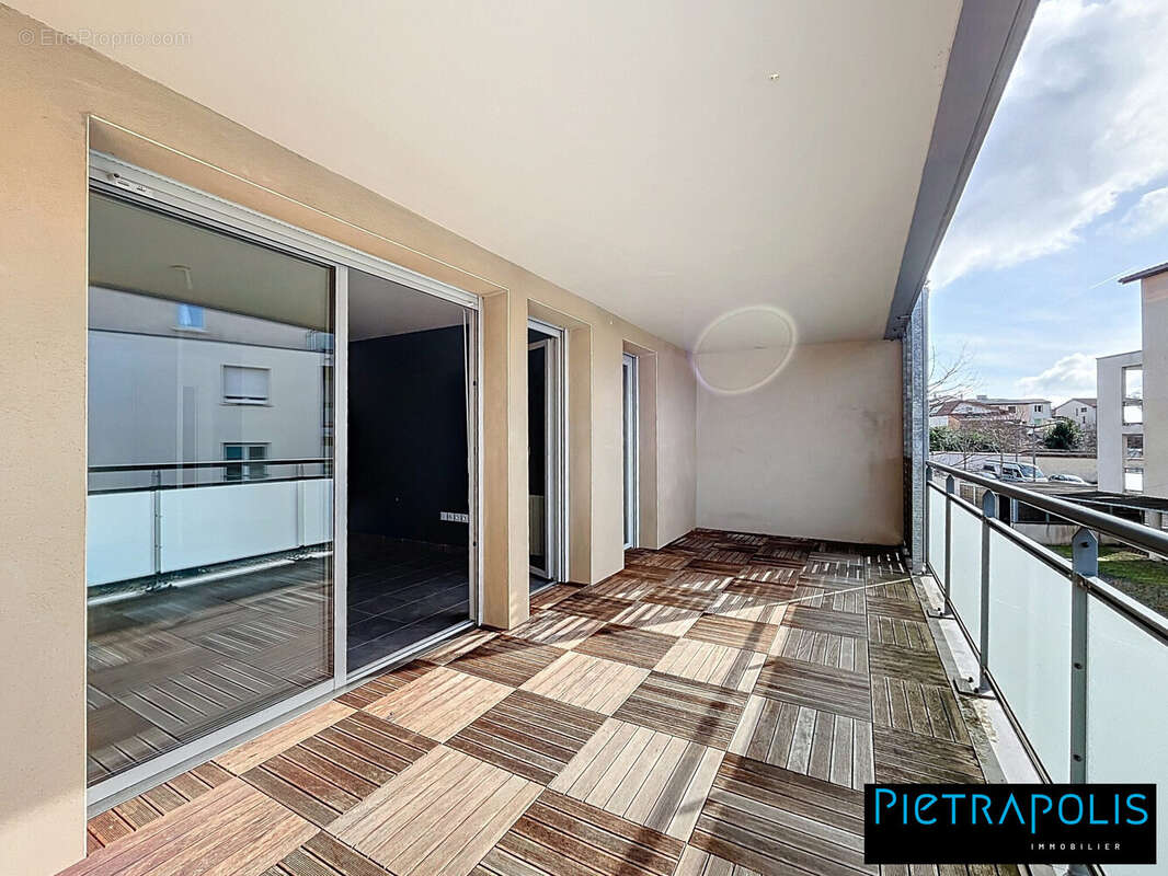 Appartement à SAINT-GENIS-LAVAL