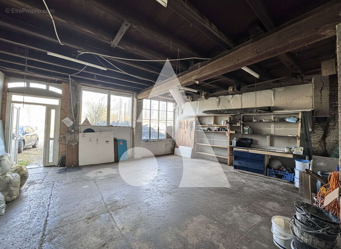 Maison avec volumes généreux et fort potentiel - Chermisey - photo 9