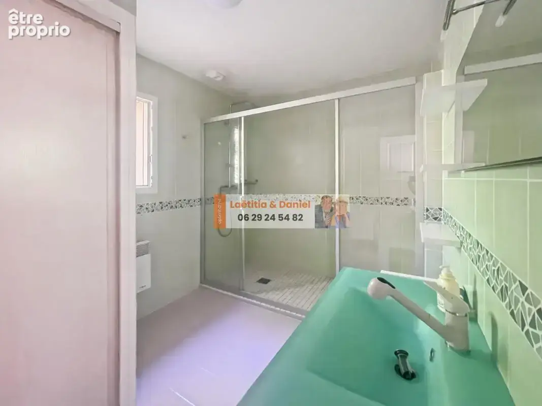 À 3 minutes de Verneuil-sur-Avre, cette maison de 140 m² vous séduira par ses beaux volumes, son terrain clos et arboré de 2 500 - photo 16