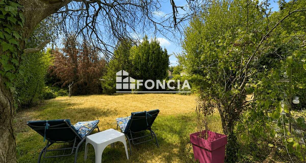  Coup de cœur en ville : une maison familiale pleine de charme avec jardin  - photo 18