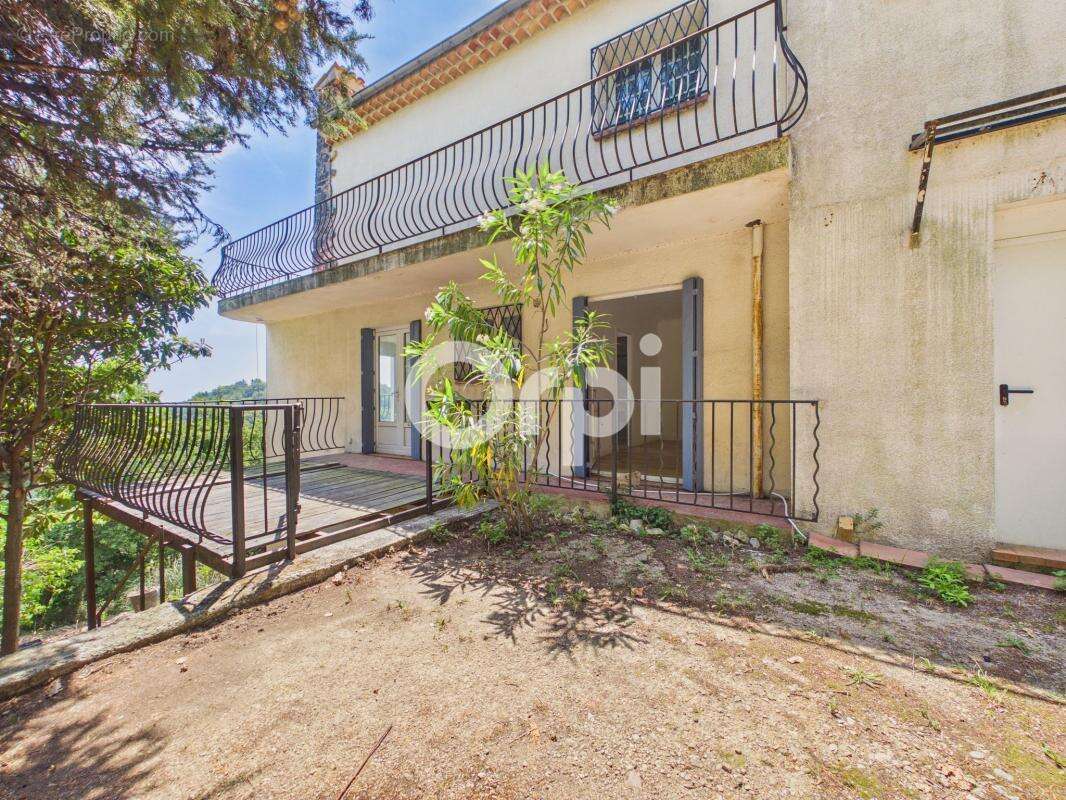 Opportunité à saisir ! appartement à rafraichir - t2bis - terrasse + cave + stationnement privatif + jardin - photo 2
