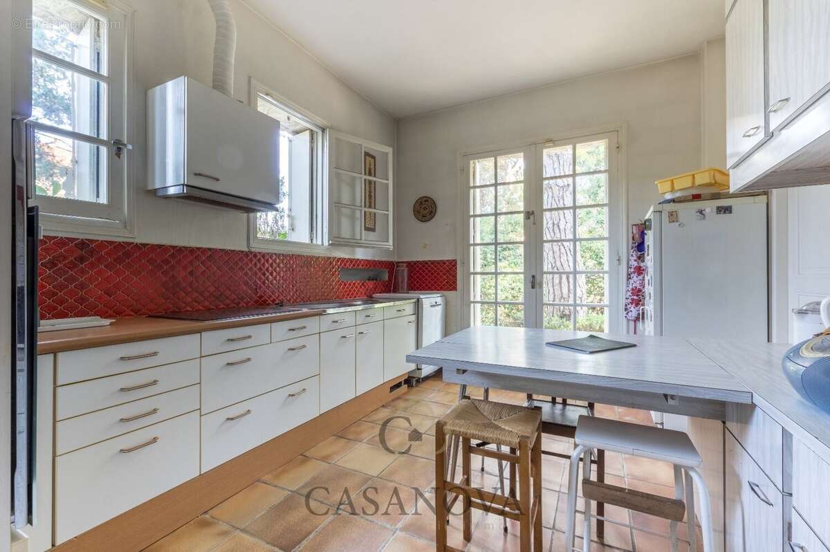 Maison familiale de plus de 270 m² avec parc arboré de 3 000 m² aux Arceaux à Montpellier - photo 16