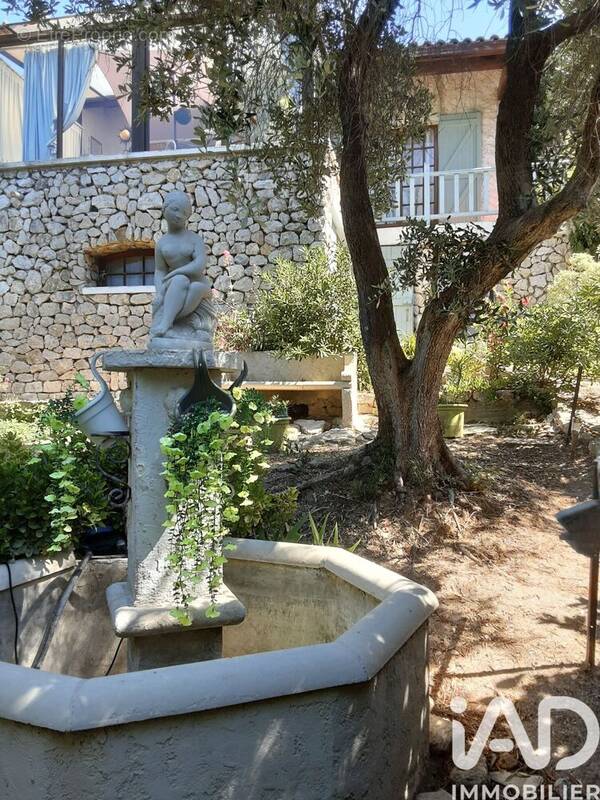 Photo 1 - Maison à ENSUES-LA-REDONNE