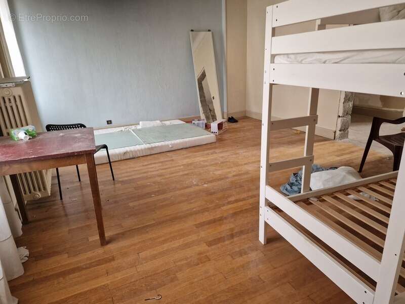 Appartement à CHARMES