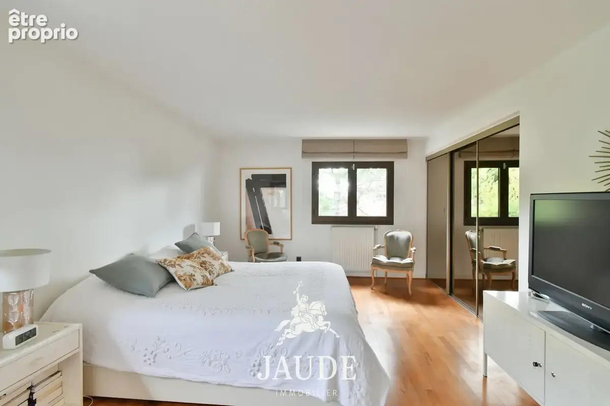 Maison d’architecte de Standing de 277 m2 avec sous-sol complet, terrasses et terrain de 4 110 m2   La Glacièr - photo 10