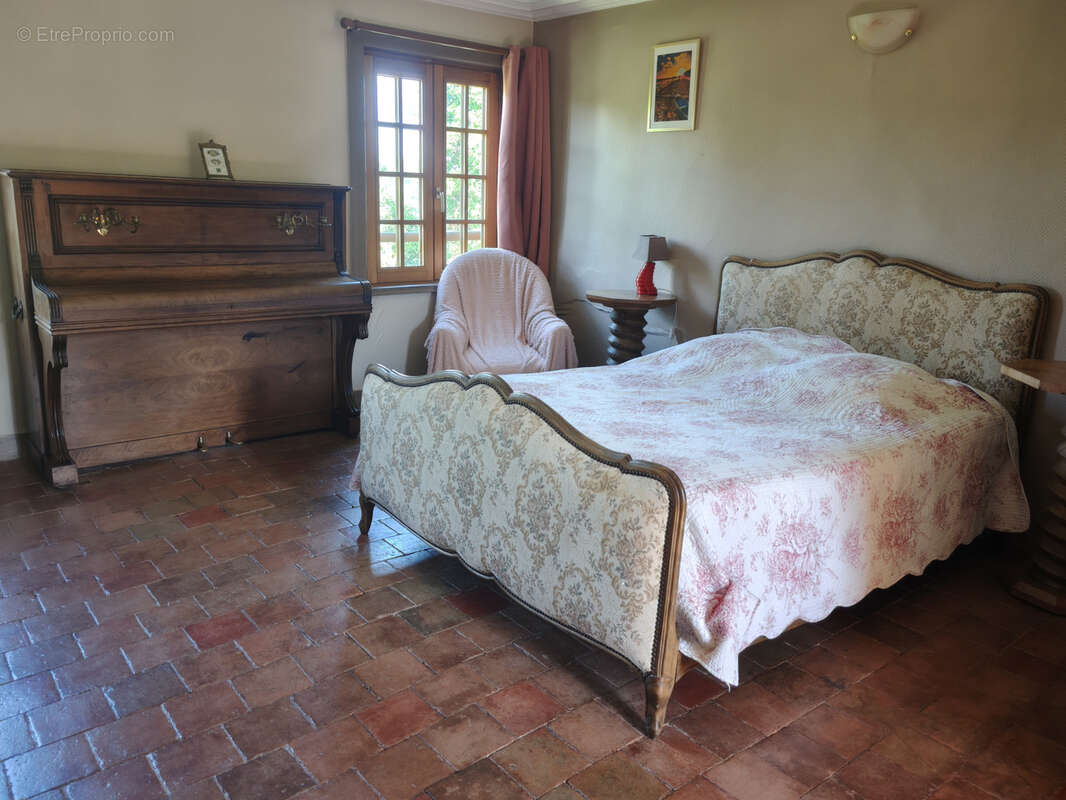Manoir de Caractère Pierre et Colombages - 7 pièces dont 5 chambres - Dépendance - photo 8
