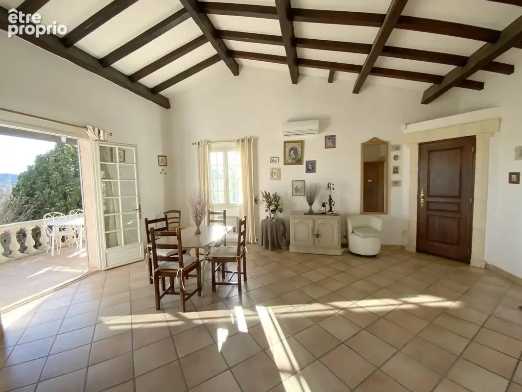Villa de plain pied en position dominante avec vue . - photo 6