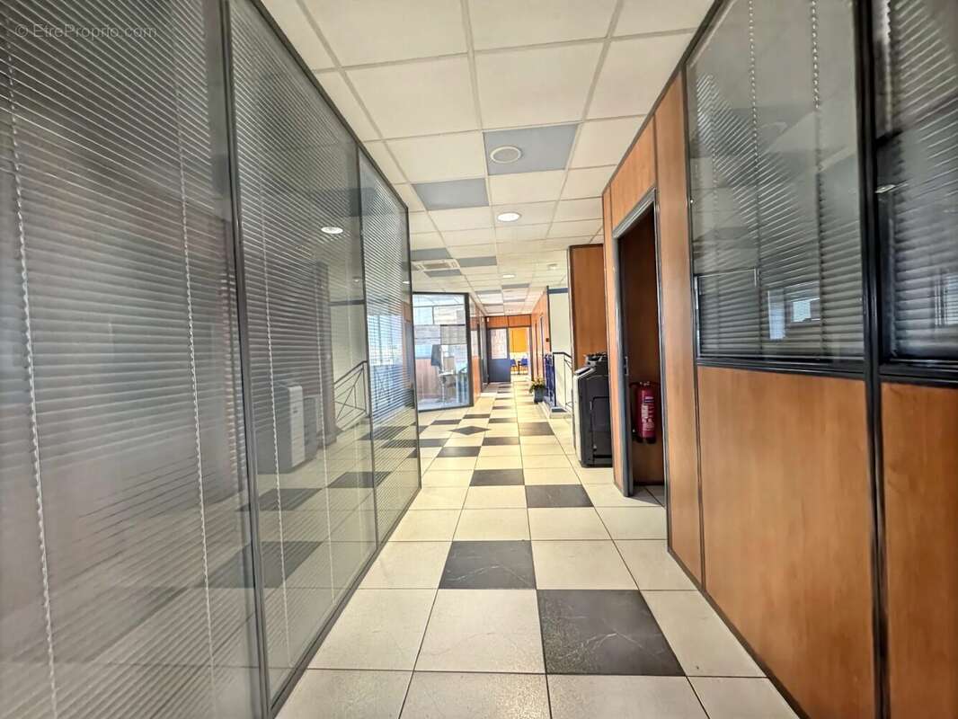 Commerce à SAINT-CHINIAN