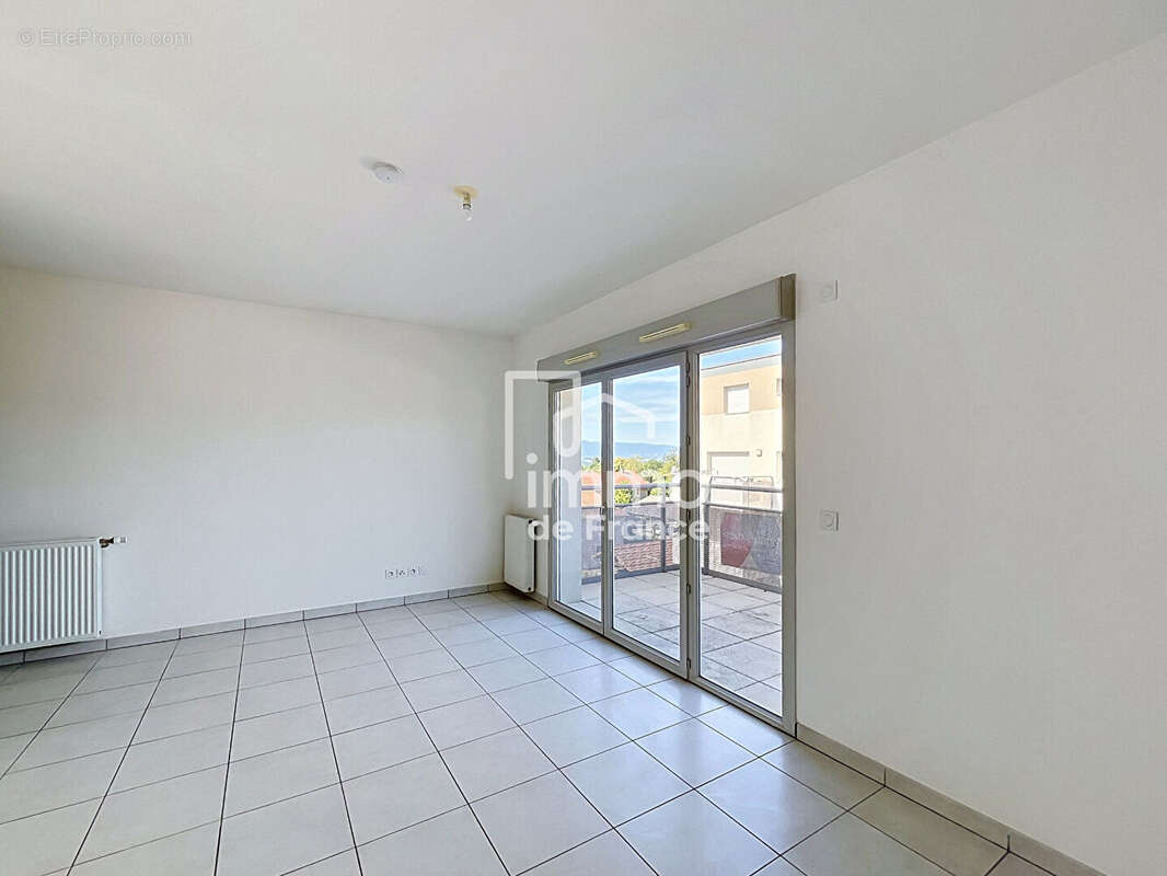Studio récent 29m2 avec balcon et parking proche Genève - photo 3