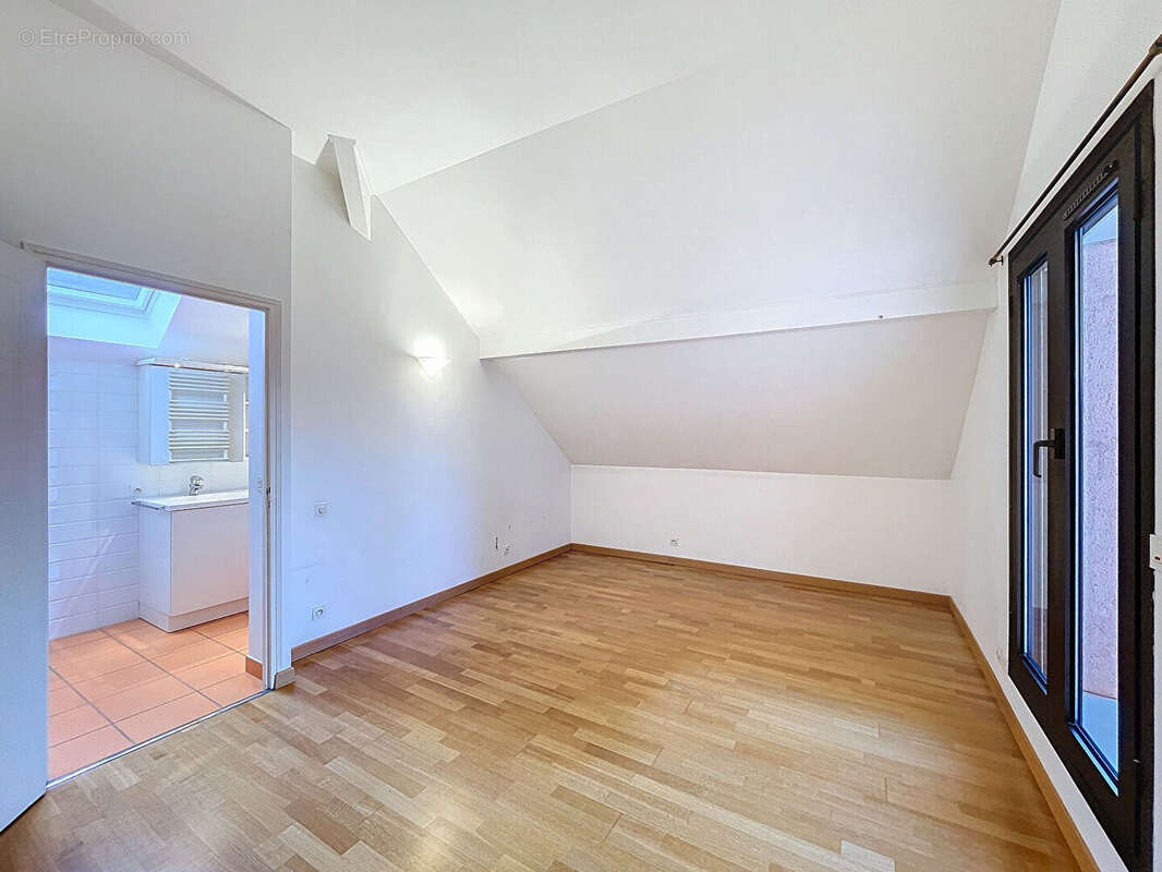 Maison à MENTHON-SAINT-BERNARD