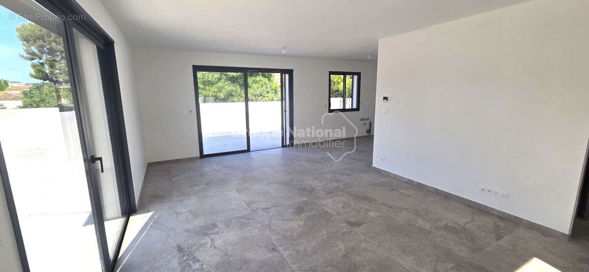 LE ROVE ! VILLA NEUVE de type 4 de 100 m² sur 426 m² de terrain avec terrasse et sous-sol de  50 m² - photo 3