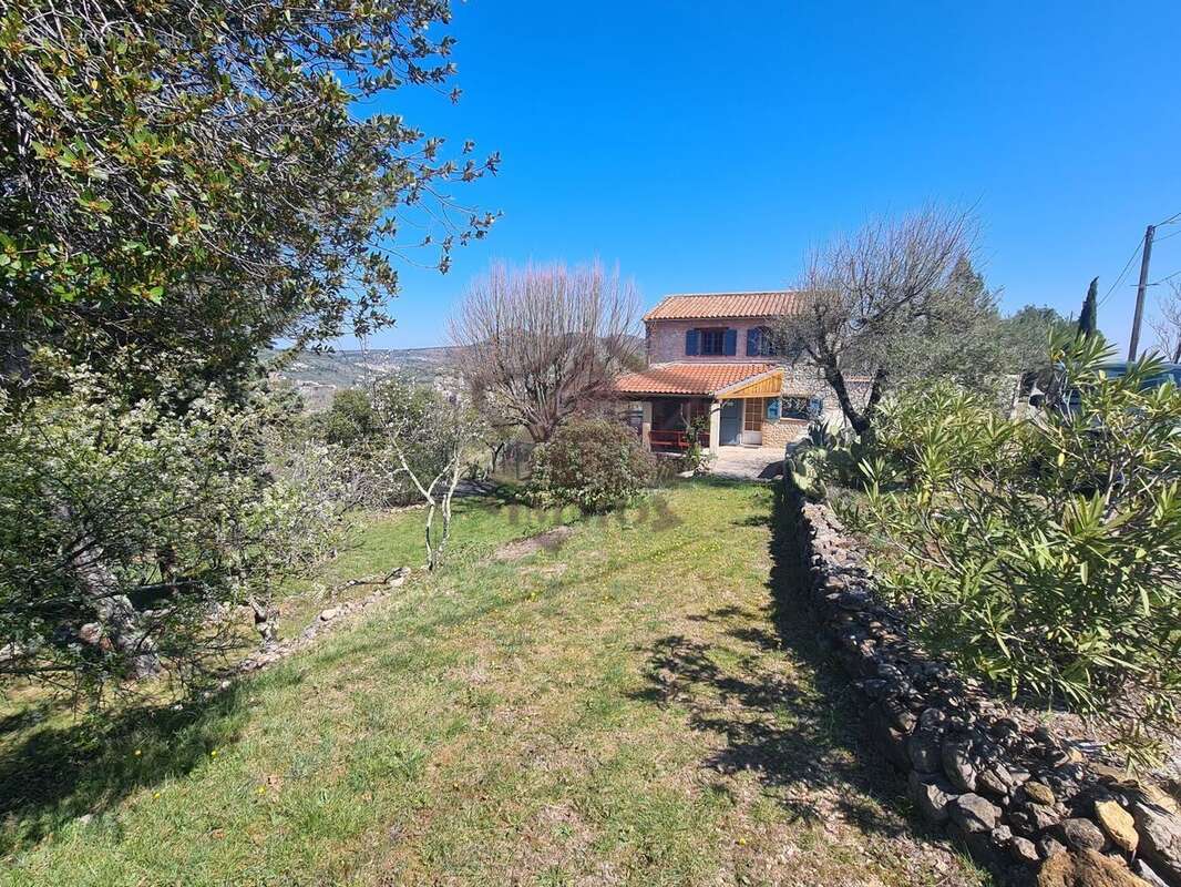 Coup de coeur pour cette propriété avec + d'un hectare de terrain - photo 17