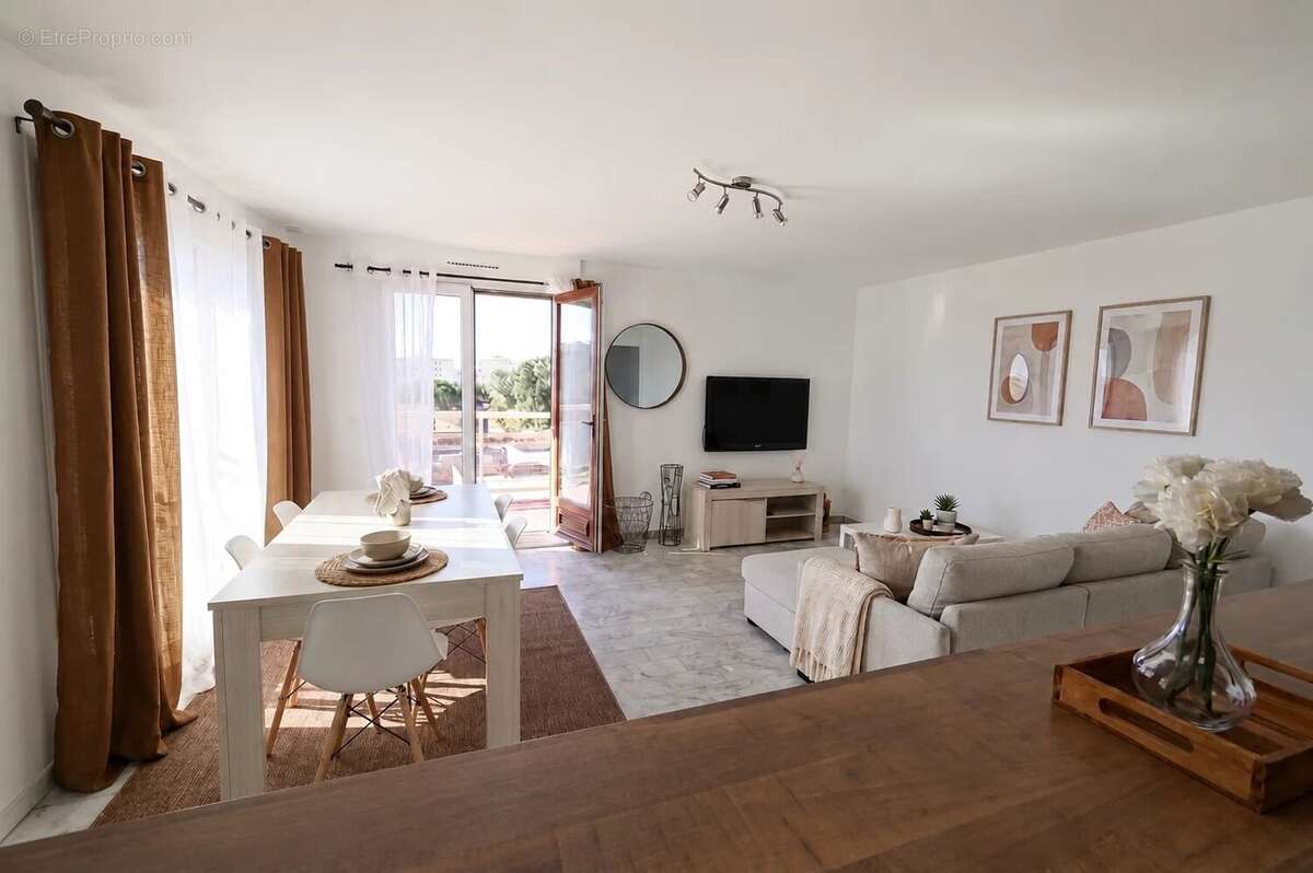 A vendre  frejus 4p avant dernier etage terrasse parking - photo 4