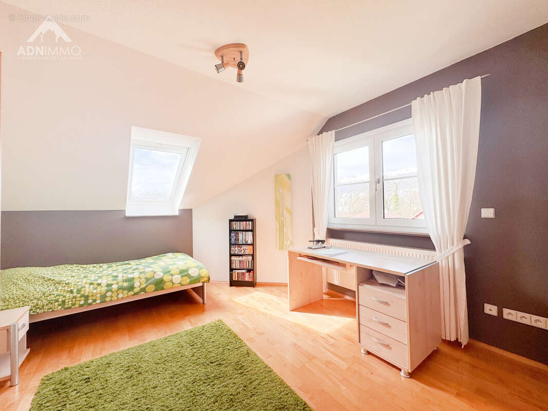 Maison à SAINT-GENIS-POUILLY