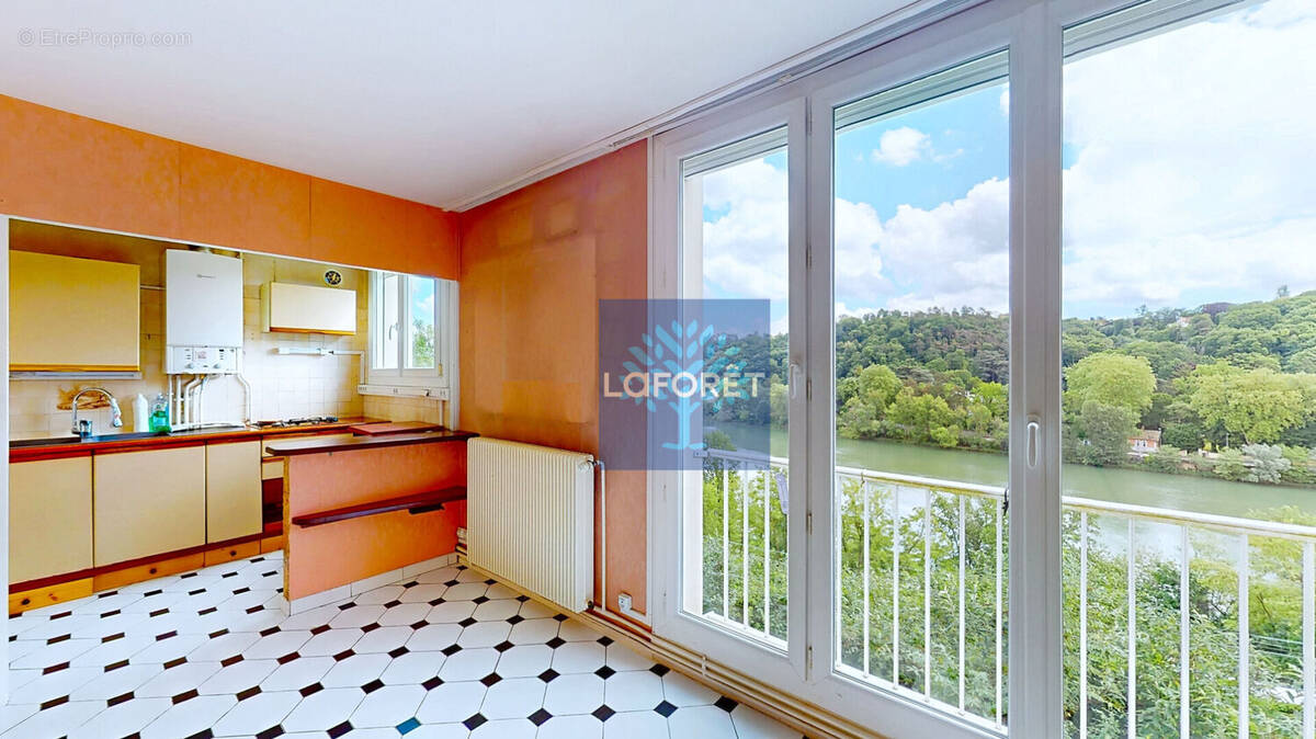 Appartement à COLLONGES-AU-MONT-D'OR