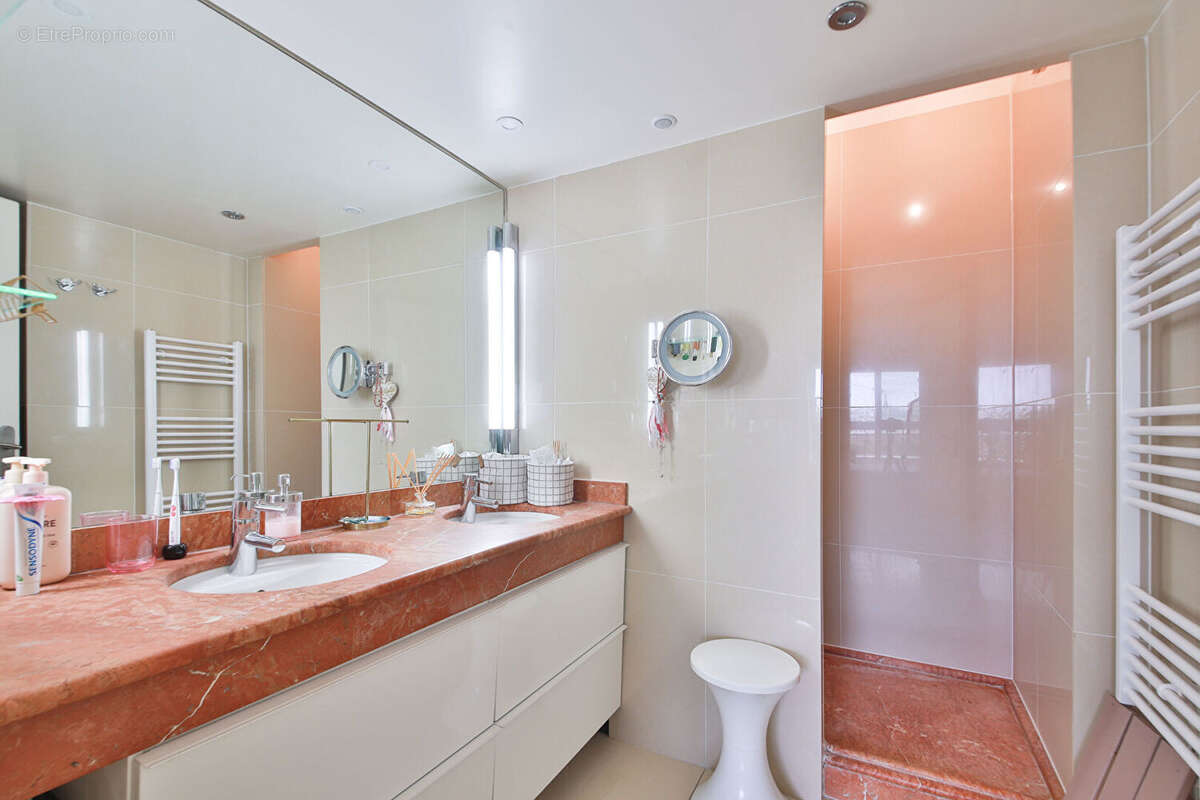 Appartement à PARIS-15E