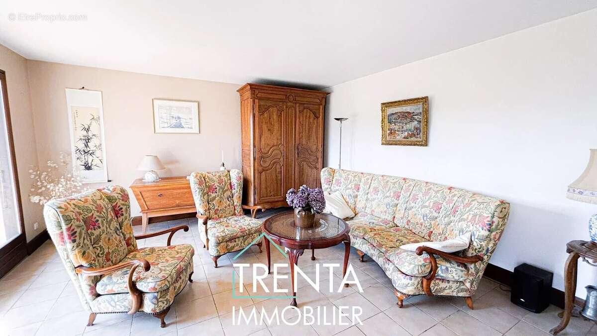 Maison à SAINT-ETIENNE-DE-CROSSEY