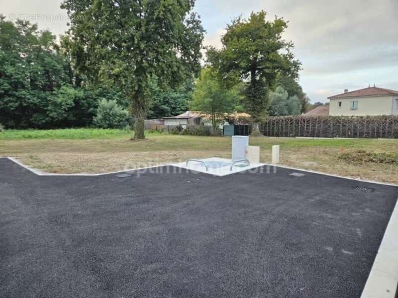 Terrain à LES MATHES