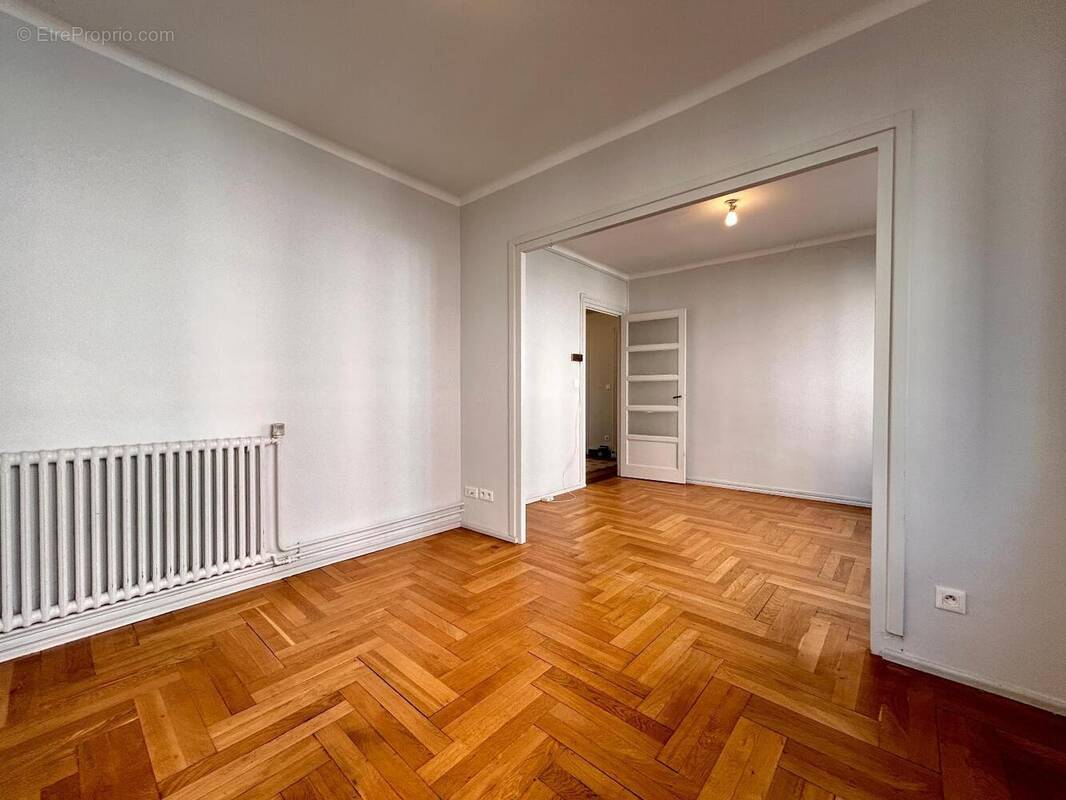   - Appartement à LYON-7E