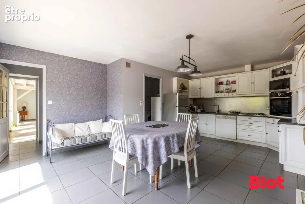 Maison 6 pièces 140 m² à vendre à Saint-Germain-En-Cogles (35133) - photo 4