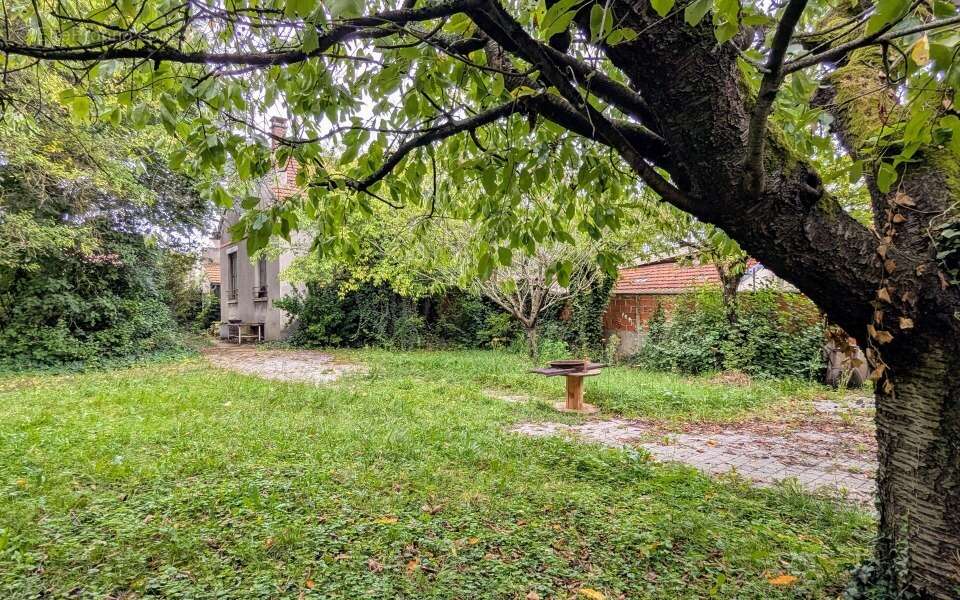 Terrain à LUMIGNY-NESLES-ORMEAUX