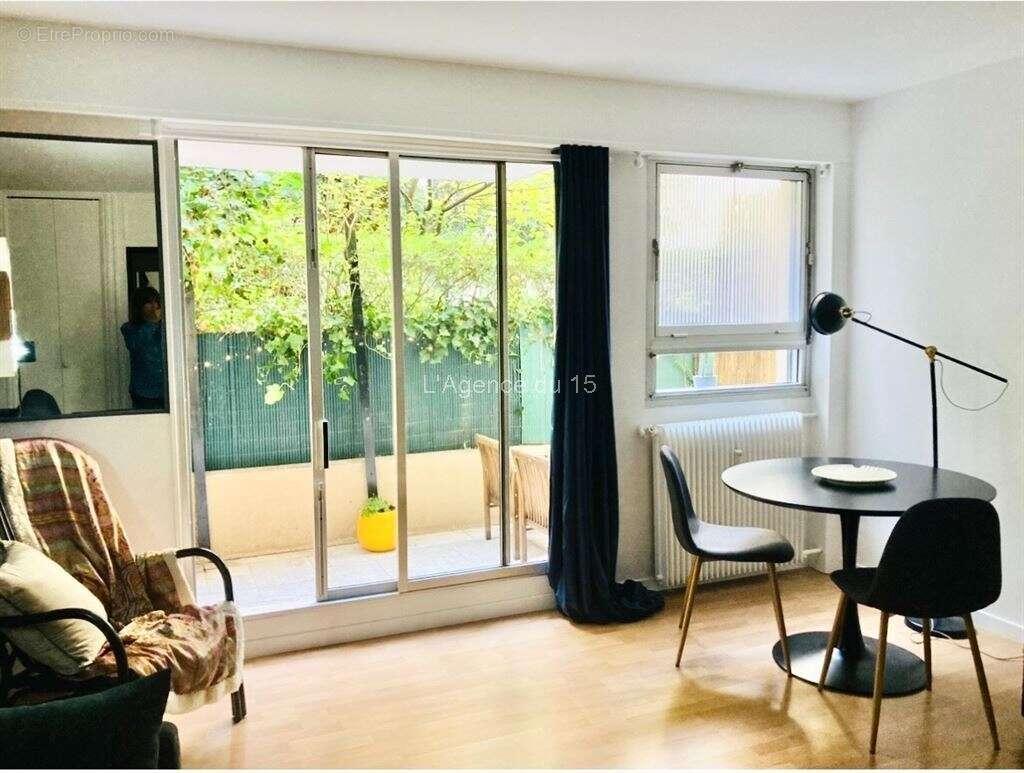 Appartement à PARIS-14E