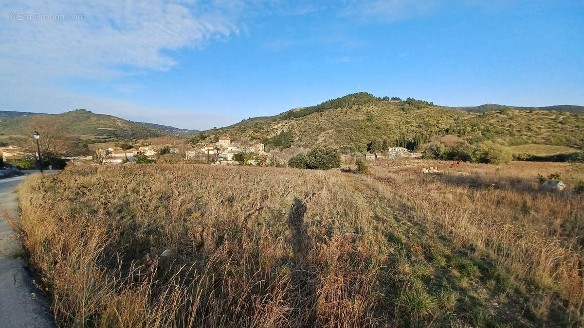 Terrain constructible de 706 m² - photo 2