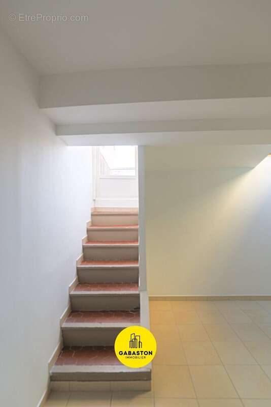 Appartement à MARSEILLE-1E