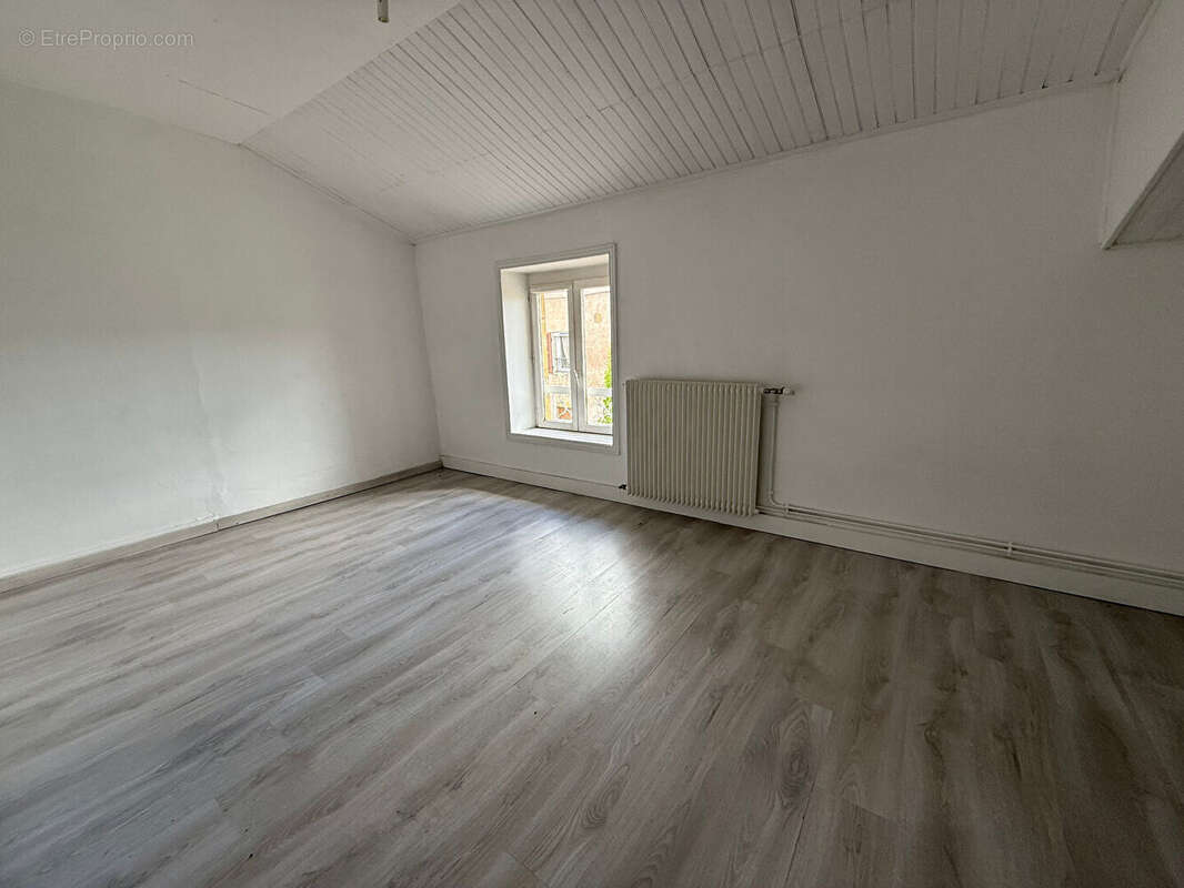 Appartement à RENAISON