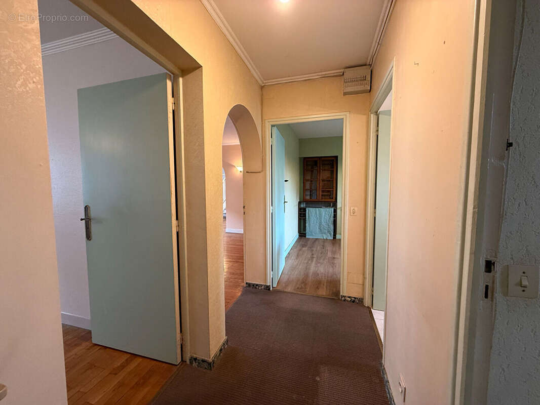FIGEAC - Appartement T4  de 112 m² avec Jardin en Bord de Célé, Garage et Cave - photo 7