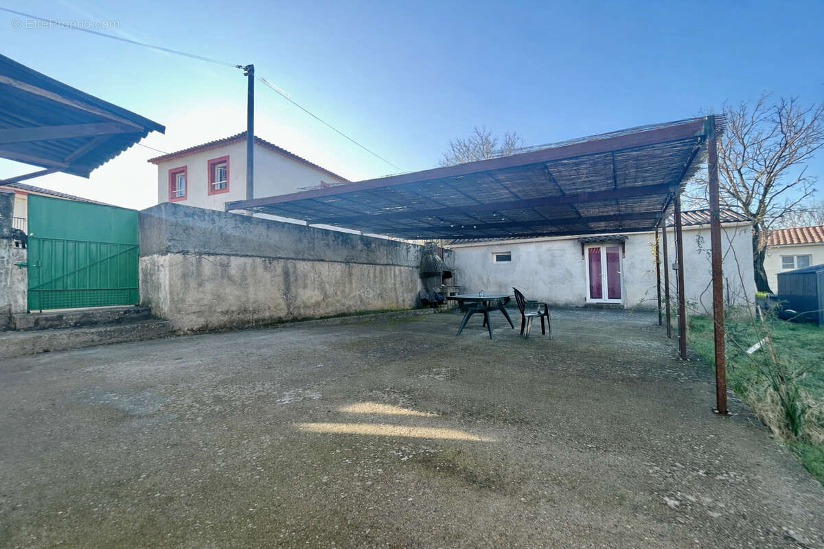 Maison à SALERNES