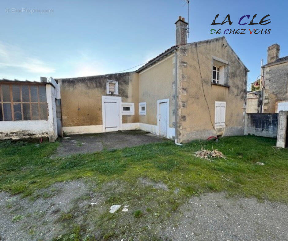 Maison à COULONGES-SUR-L'AUTIZE