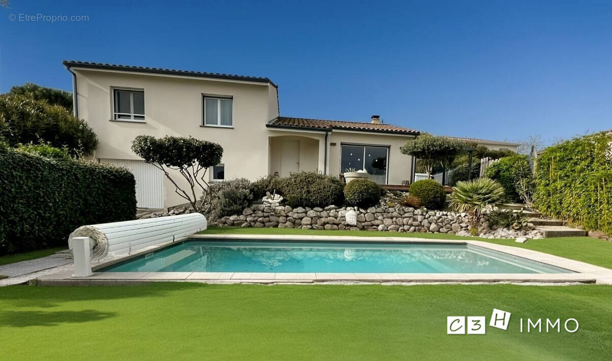 Maison à LAVERNOSE-LACASSE