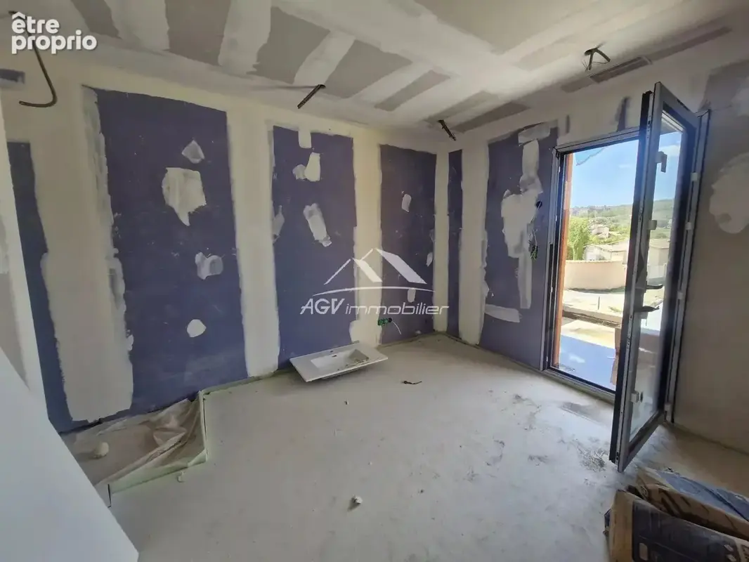 A Saint-Julien-Les-Rosiers, maison neuve d'environ 106 m² avec piscine - photo 10
